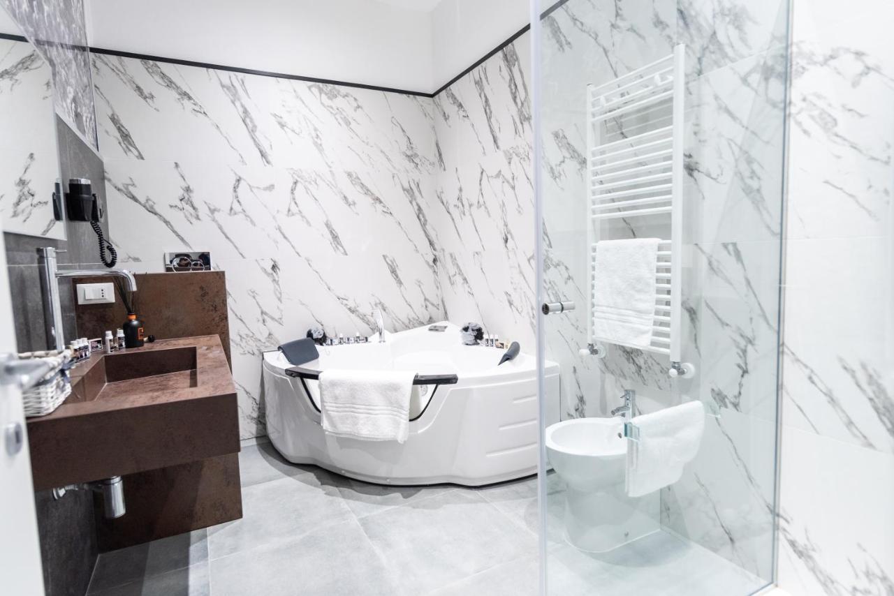 Casa Del Profumo Hotel เปียเชนซา ภายนอก รูปภาพ