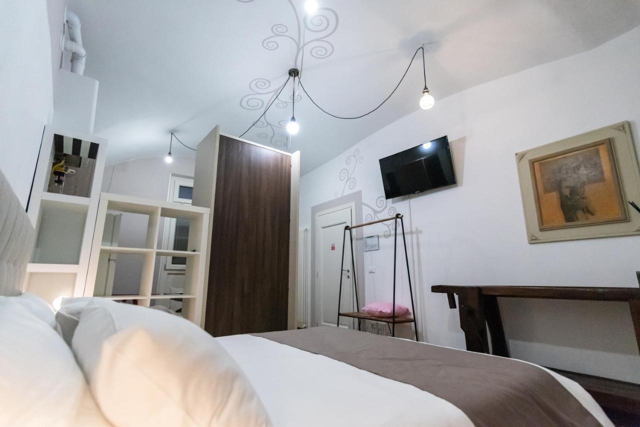 Casa Del Profumo Hotel เปียเชนซา ภายนอก รูปภาพ